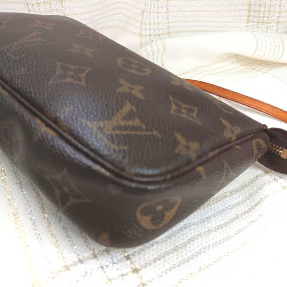 Louis Vuitton Vintage Pochette Accessoires handbag with strap - Picture 6 of 17